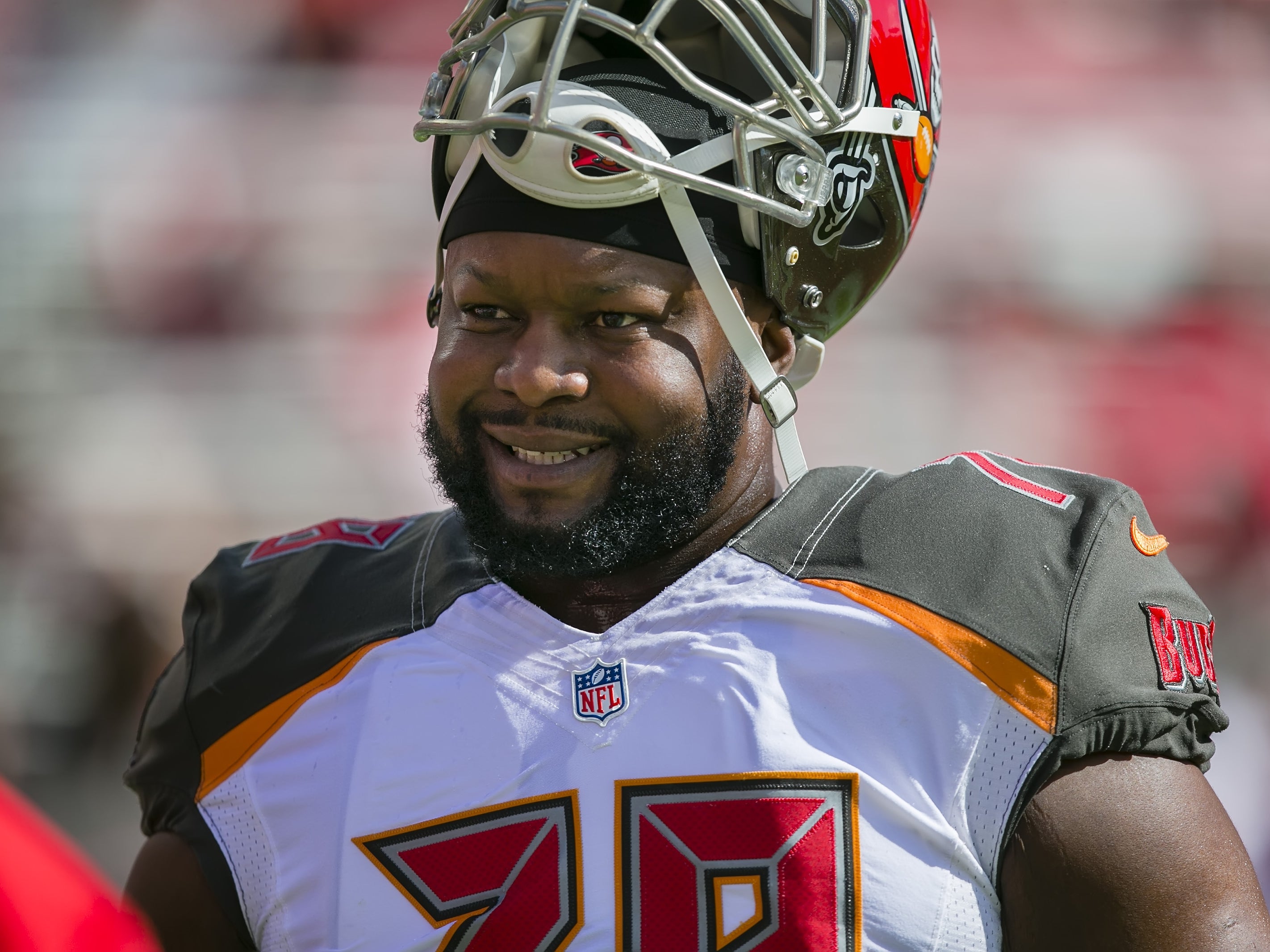"He Walked Up to an Elderly Woman, Exposed Himself, and Emptied His Entire Bladder", Former 1st Round Draft Pick Gosder Cherilus Accused of Urinating on Delta Airlines Flight
