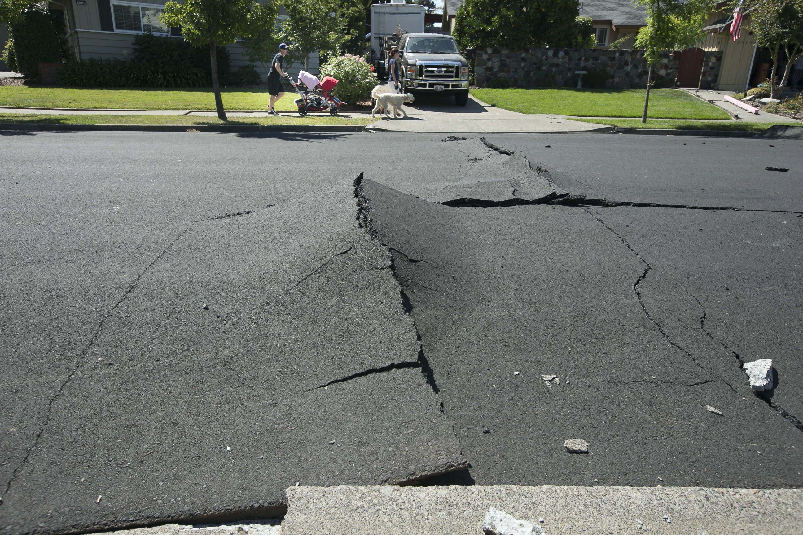 New Fear Unlocked – Car Goes Airborne After Flat Road Suddenly Turns Into Ramp as a Result of a Heatwave in Missouri