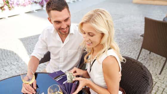 Should Women Ever Offer To Pay?