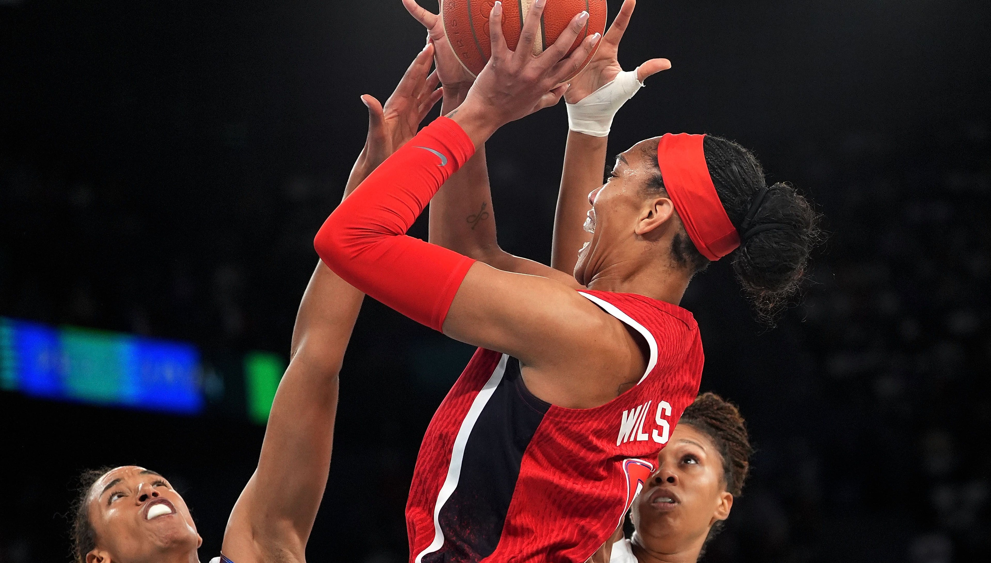 Rock ALWAYS Beats Scissors... A WNBA Blog