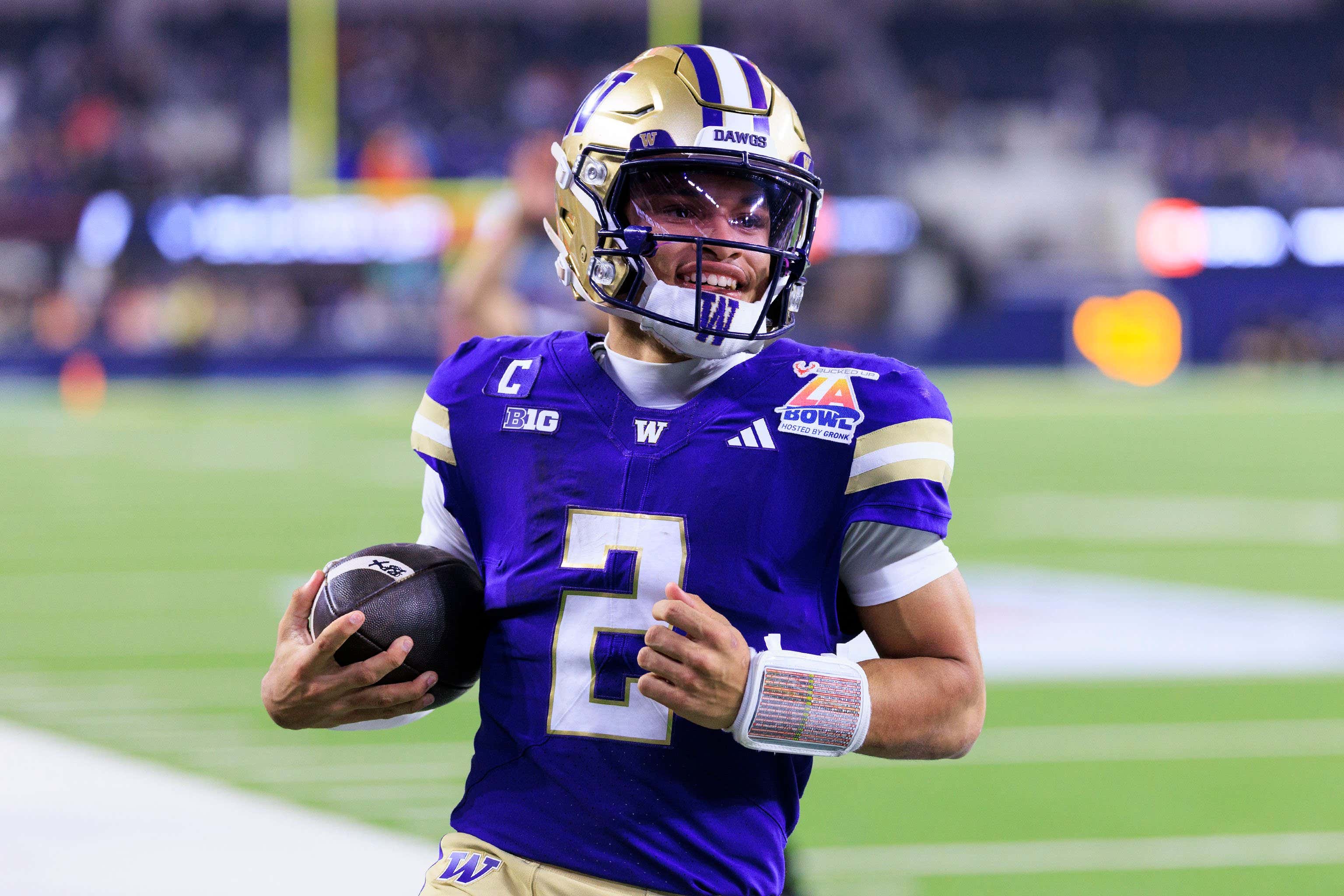 Washington QB Demond Williams Wants To Enter the Transfer Portal, But UW Says He Has Signed a Legally Binding Revenue Share Contract and Intends To Go After Him If It's Broken