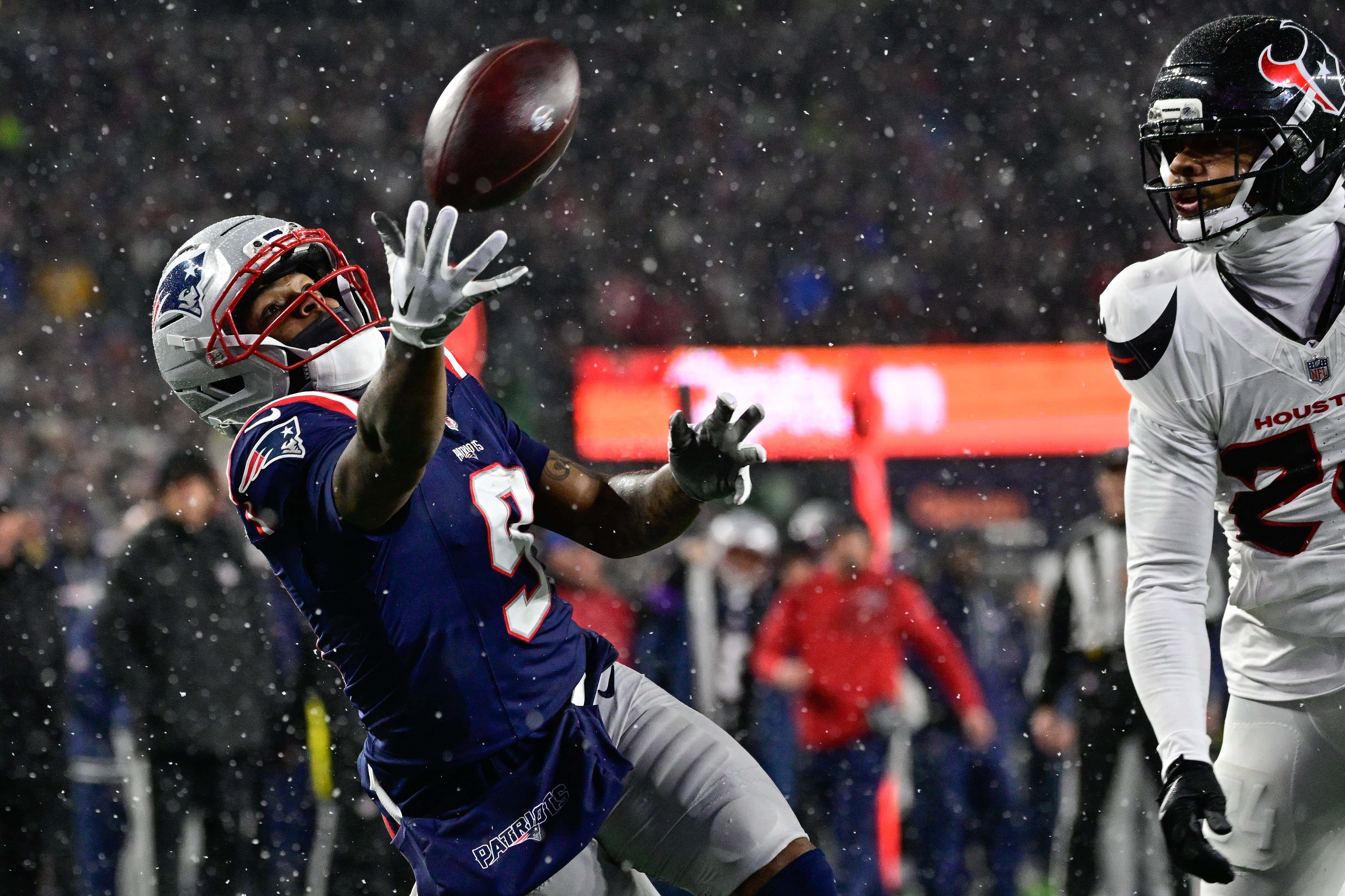 Early in the 4th Quarter, Drake Maye Made a Boutte Call!