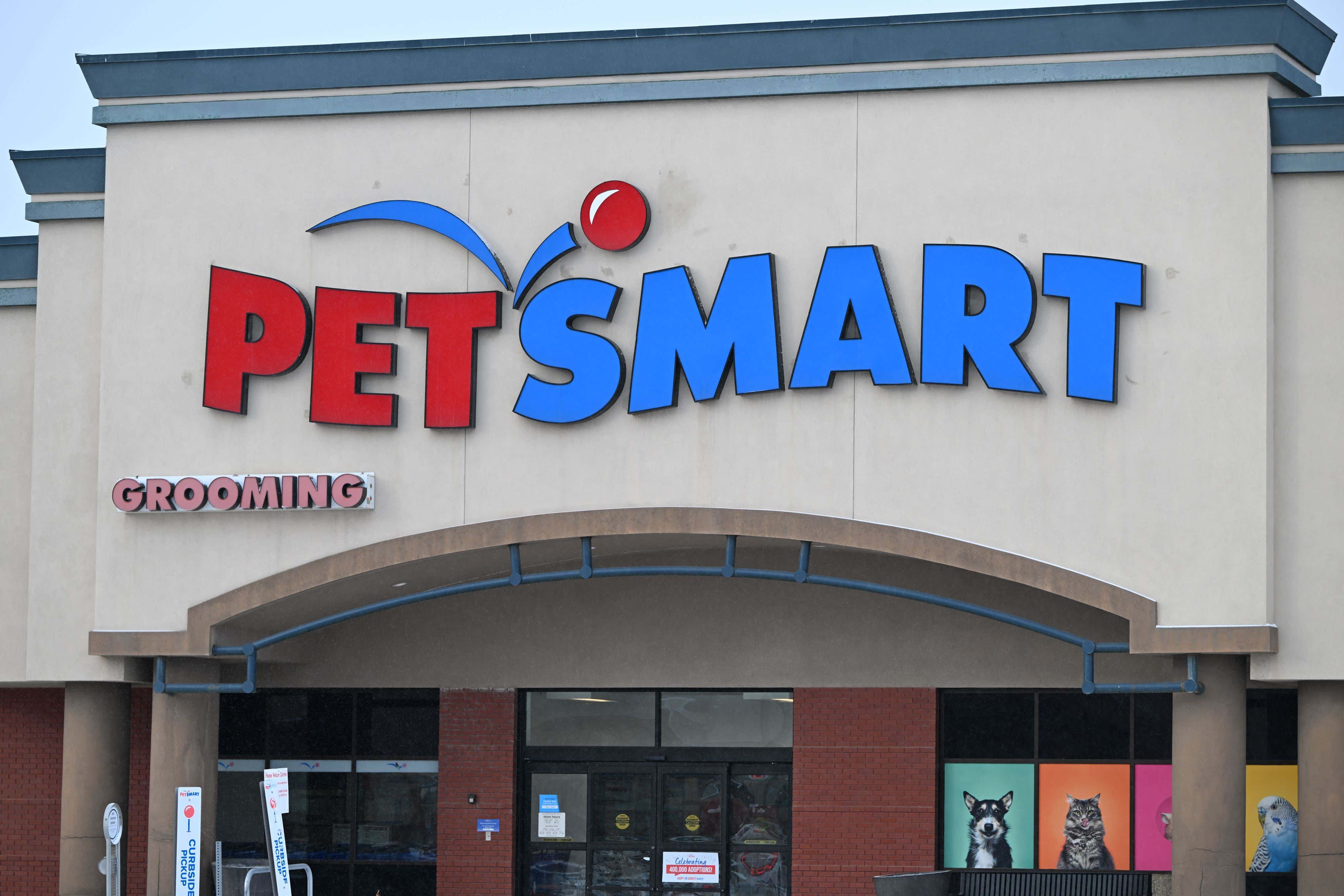 After Almost 40 Years, We Finally Have The Answer: Is It Pet-Smart or Pet's Mart?