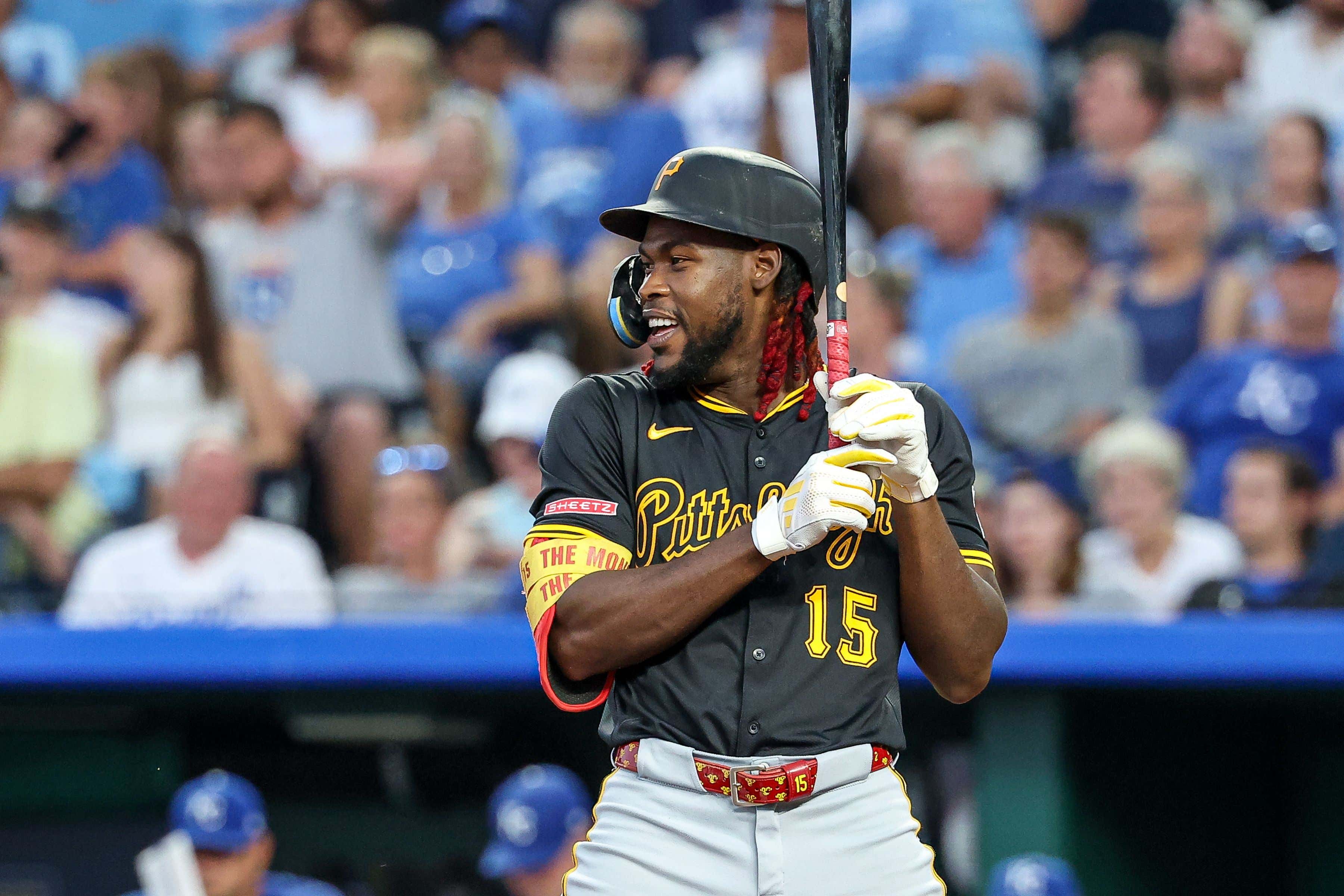 Oneil Cruz is a Freak – He Hit A 117 MPH Off-The-Bat Home Run That Bounced Off THE TOP Of The Foul Pole
