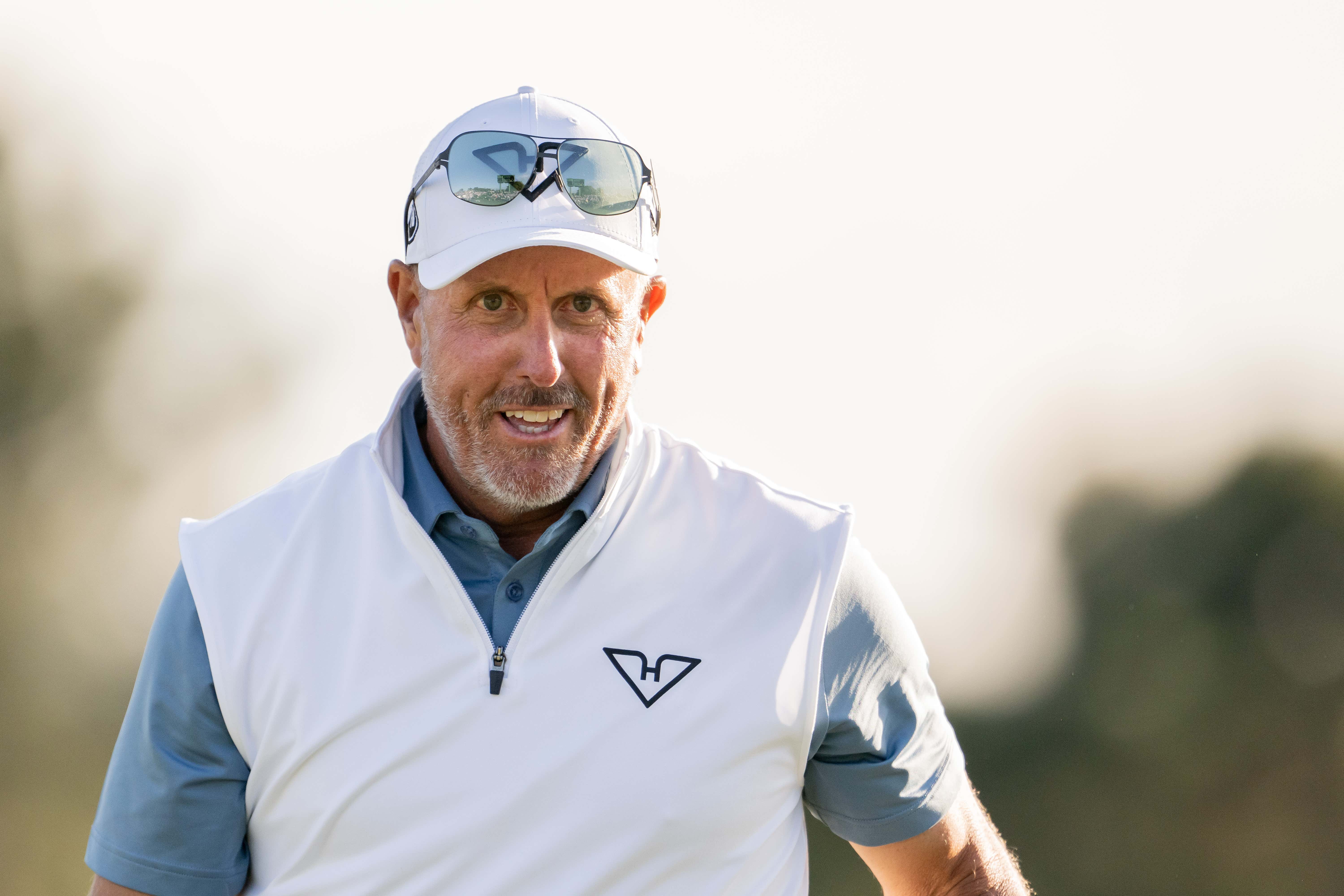 Alleged Freak Phil Mickelson Was Reportedly Kicked Out of Multiple Golf Clubs For Sexual Misconduct, And Allegedly Showed Pat Perez's Wife a Naked Picture of Himself