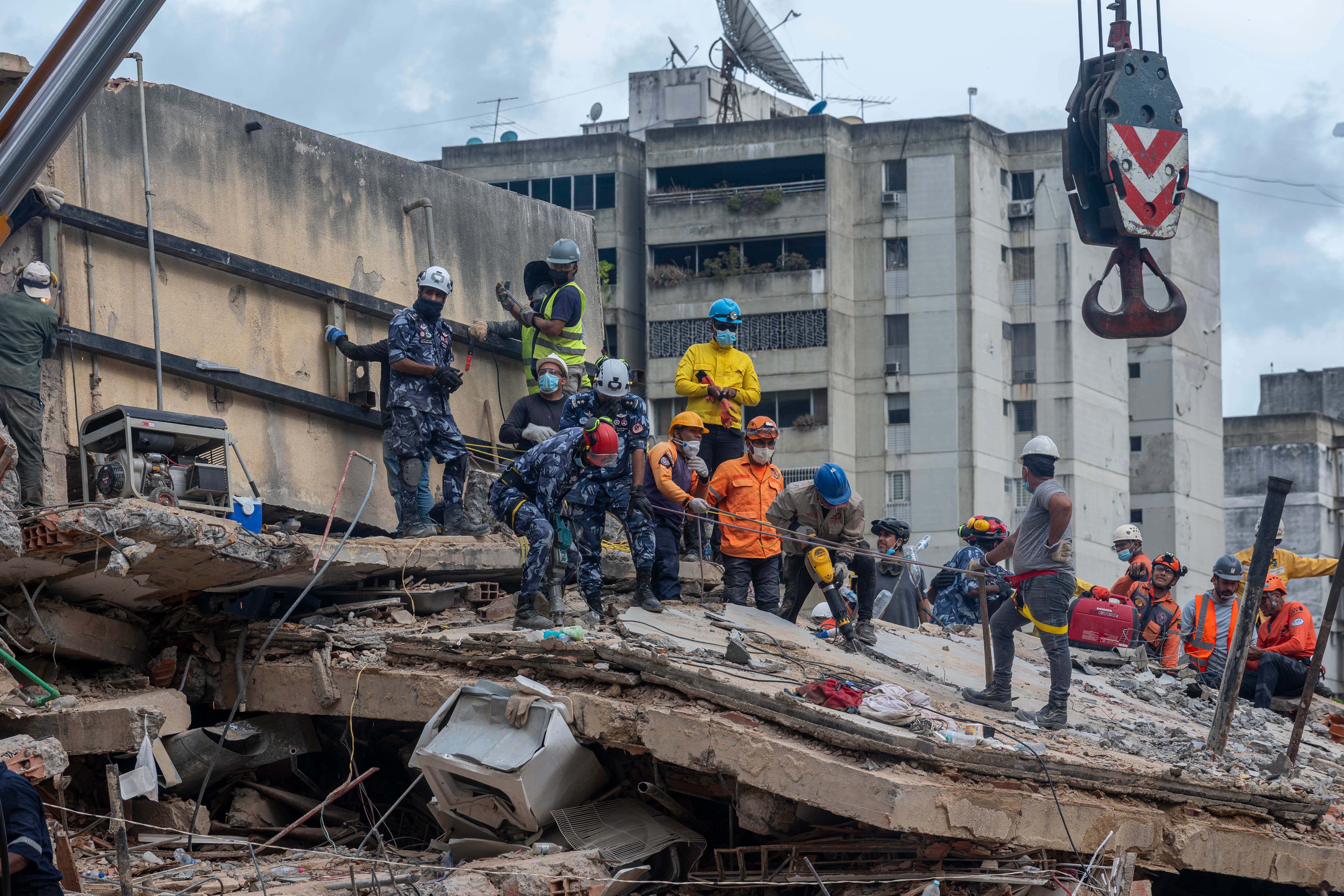 Father & Son in Venezuela Miraculously Rescued After Being Buried Alive for 4 Days Following Devastating Earthquake