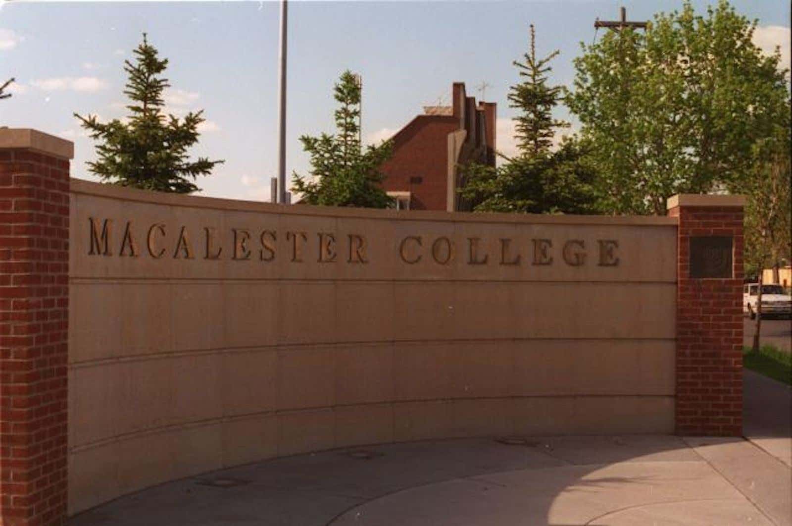 25-Year Professor at Liberal Arts College in Minnesota Outed as School's Alleged Serial Pisser