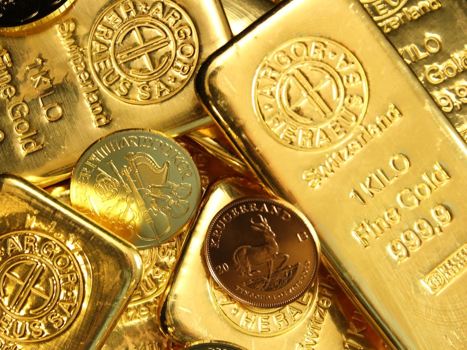 Shady U.S. Senator Accepts $400,000 in Gold Bars from Mobster, Gives Secrets To Egyptian Business Man, Knows Nothing About How Treasure Works
