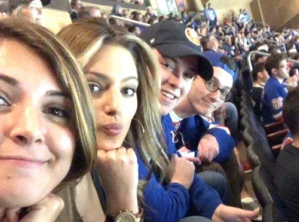 frankie-borrelli-is-a-hilarious-psychopath-at-islanders-games