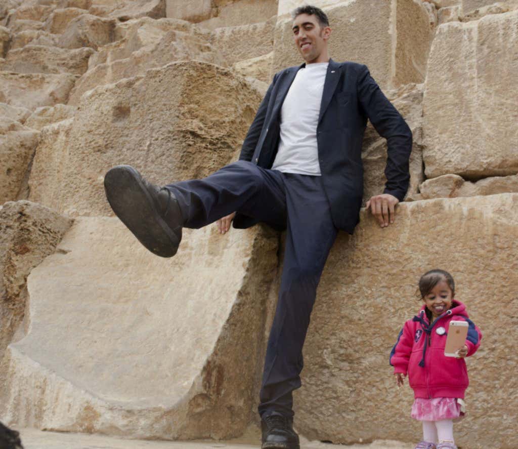 worlds tallest man hung    worlds shortest woman