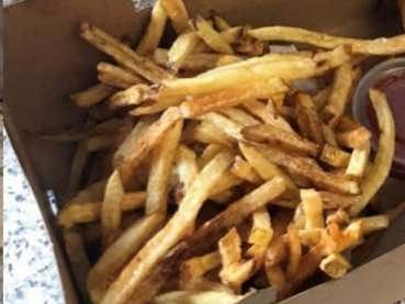 Customers Threaten Restaurant Owners When they Switch From Crinkle Cuts to Straight Fries