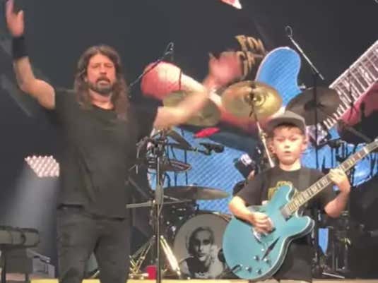I Don't Care How Many Times It Happens, Kids Getting On Stage And Jamming With The Foo Fighters Will Always Be Awesome (And Dave Grohl Gave This One His Guitar!)