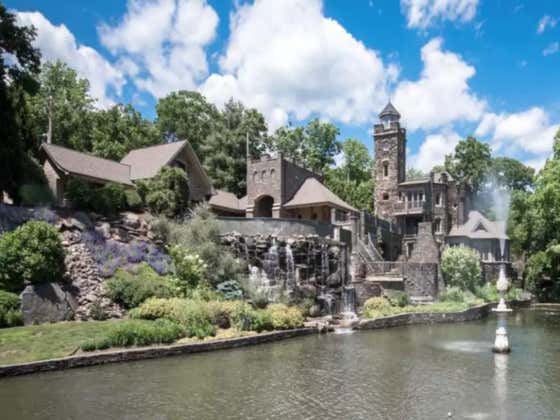 Derek Jeter Spent His Childhood Summers In This NY Castle... No, I'm Not Kidding