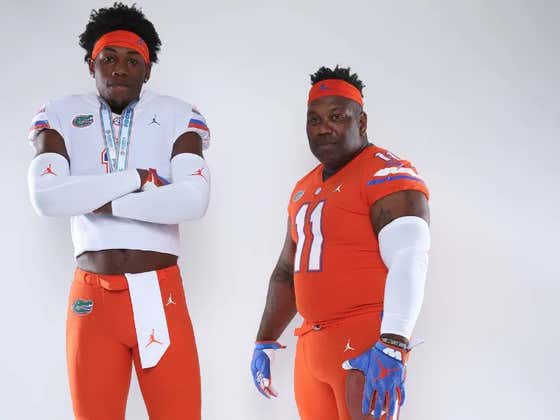 4-Star DE Takes Hilarious Recruiting Photo With Dad At Florida