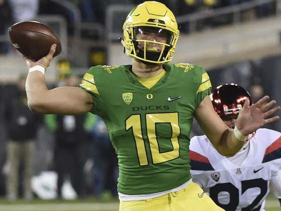 Justin Herbert to Return to Oregon For His Senior Season