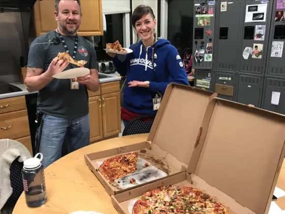 Air Traffic Controllers In Canada Sent Hundred Of Pizzas To Their U.S. Colleagues Who Are Working Without Pay While The Government Is Shut Down