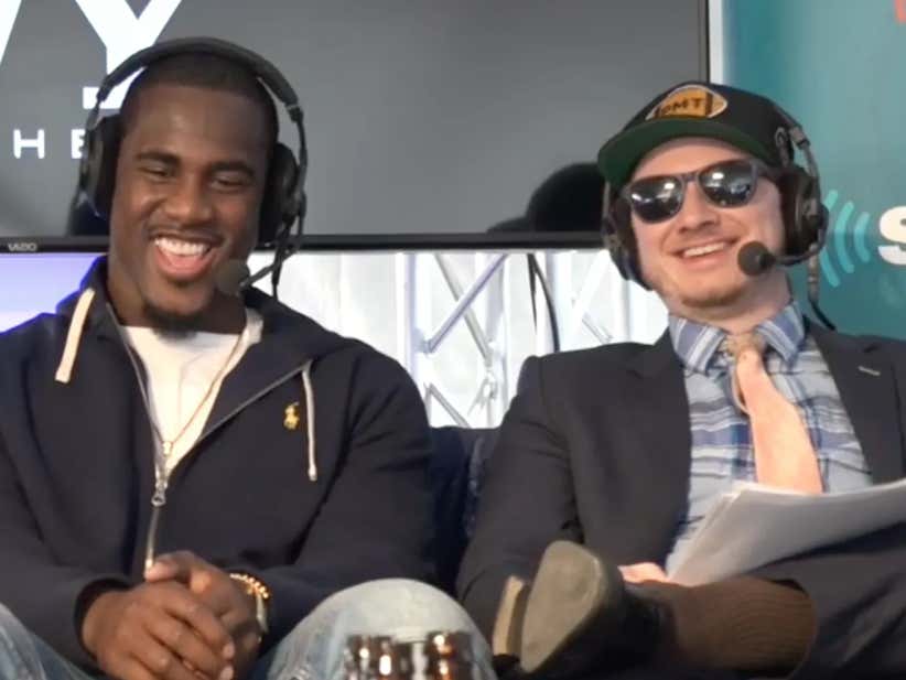 Tampa Bay Buc Lavonte David Blocks Steven Cheah On Twitter Live On The YAK