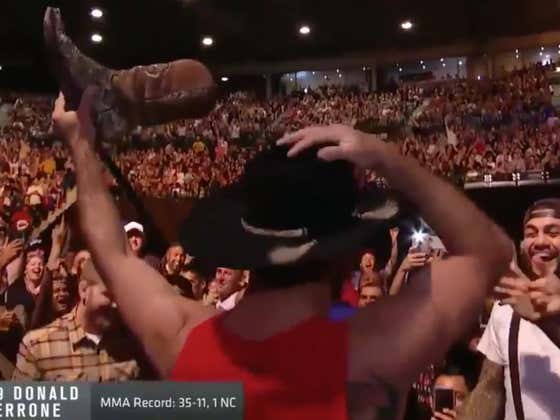 DONALD "COWBOY" CERRONE HIT THE SHOEY IN AUSTRALIA