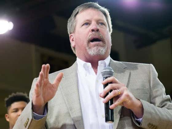 Jim McElwain's Goatee Is Inspiring Central Michigan Players With Dead Fishes From Kroeger #MACtion