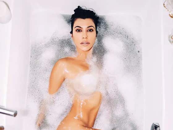 Kourtney Kardashian Is Being Slammed For A Major Photoshop Fail On Her Latest Naked Instagram Picture