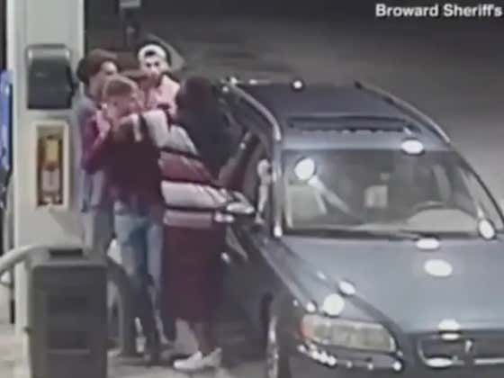 Group Of Chads Beat Up An Armed Mugger At A Gas Station In The Upset Of The Century