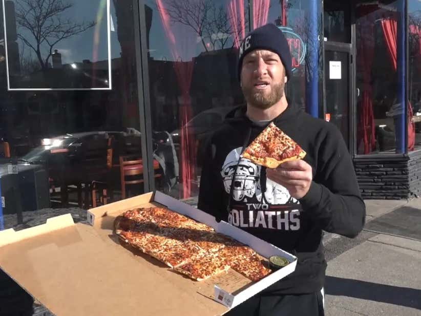 Minnesota Classic Pizza Review - Football Pizza (1/29/18)