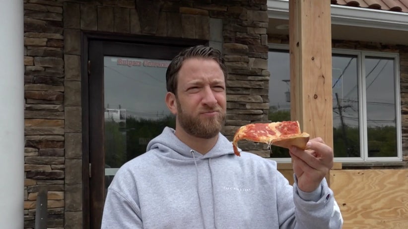 Barstool Pizza Review - Strawberry's Pub & Pizza (Woodbridge, NJ)
