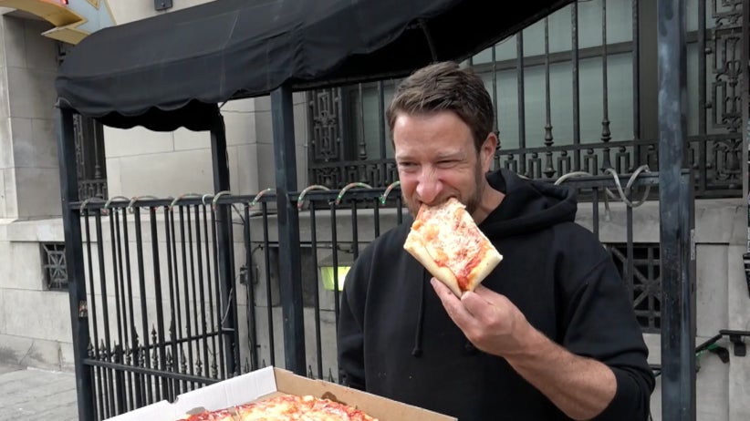Barstool Pizza Review - Spinelli's Pizzeria (Louisville, KY)