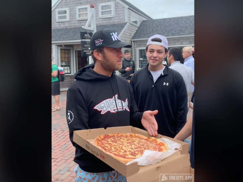 Barstool Pizza Review - Poppy Pizza (Mashpee, MA)