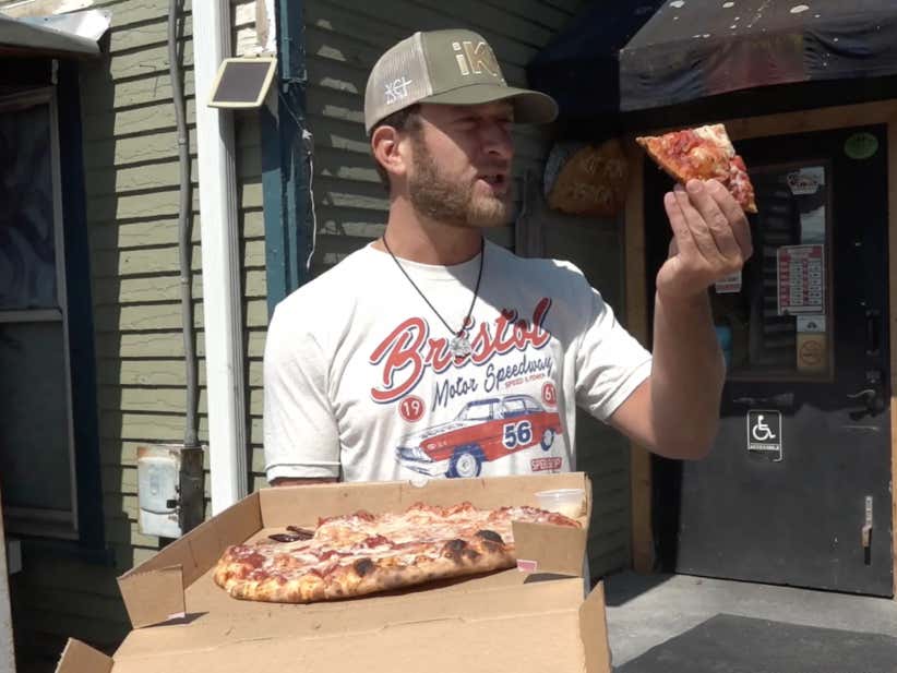 Barstool Pizza Review - Scratch Pizza (Johnson City, TN)