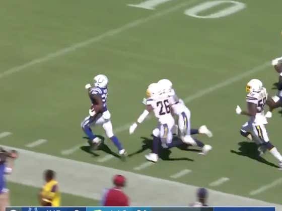 MARLON MACK ATTACK JUST TOOK IT 63 YARDS TO DA HOUSE WHO ALREADY HAS 127 YARDS
