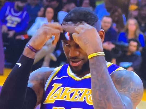 Anthony Davis Is A Good Friend For Telling LeBron His Fake Hair Was Fucked Up