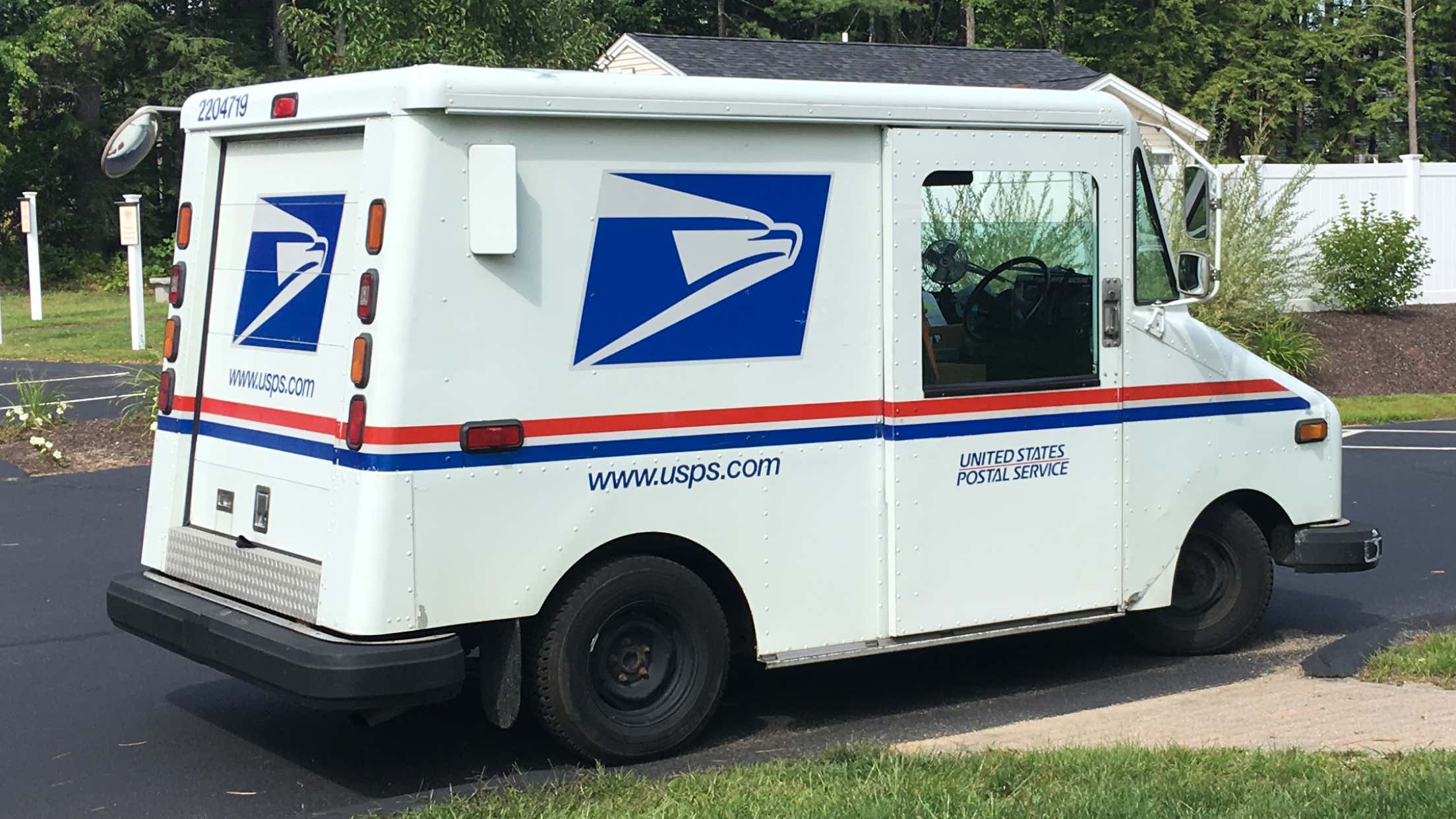 NYC Mailman Caught By Feds Moving Kilos Of Coke Through His Mail Vehicle