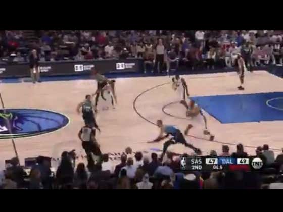 Kristaps with a buzzer beater three to cover 1H -4.5 as the Mavs lead 52-47 at the half