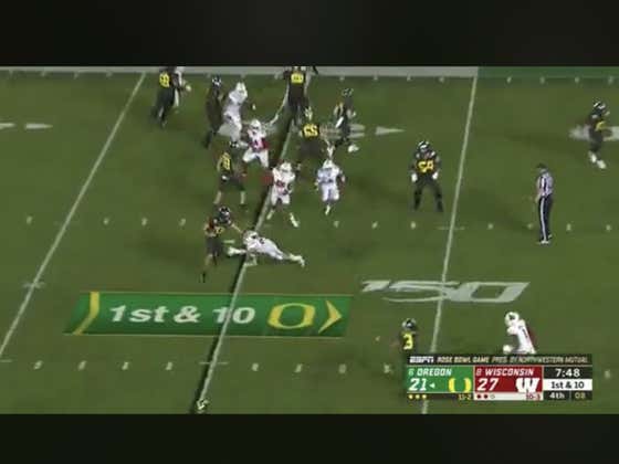 After a Wisconsin fumble Oregon (+3) only needs one play to score. They lead 28-27 with 7 minutes to play in the 4th.