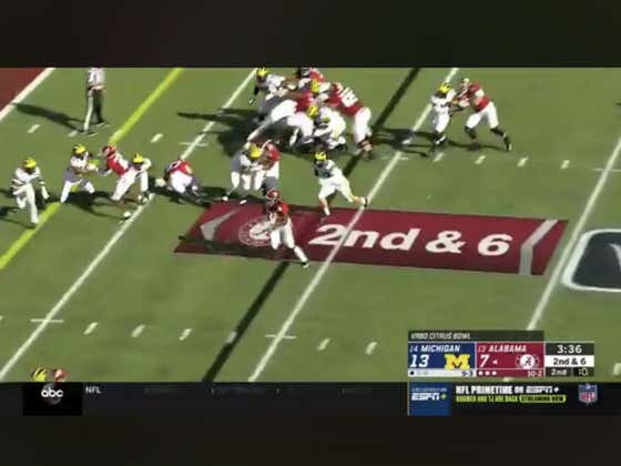 Najee Harris leaps into the endzone to regain the lead for Bama (-7)