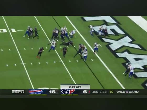 Texans (-2.5) finally get on the board to make it 16-8 Bills.