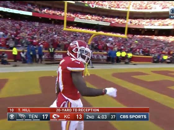 Tyreek Hill with his second score of the day to hit the 1H over (24.5) Titans lead 17-14.